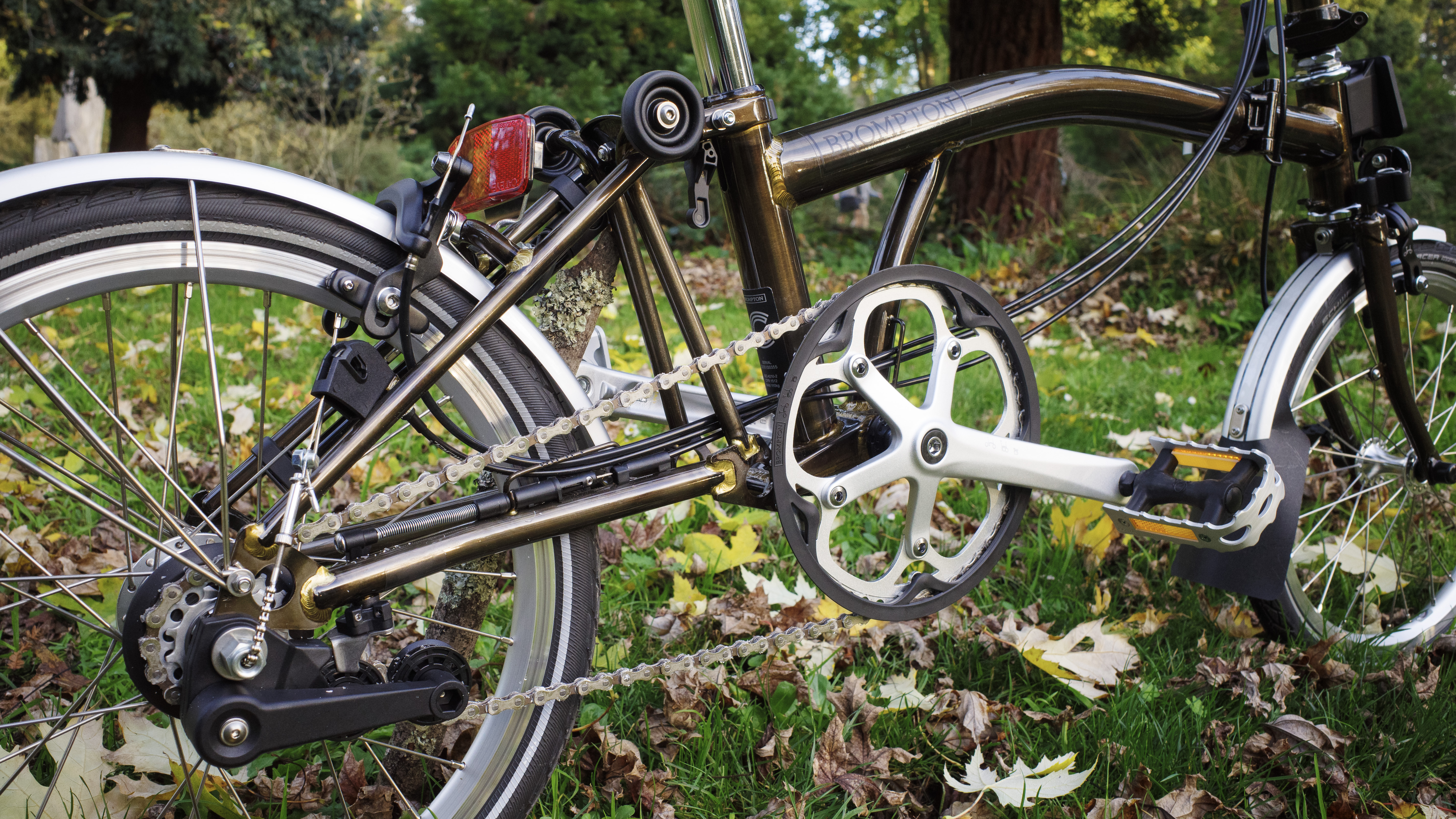 A close-up of the mainframe and drivetrain of a Brompton.