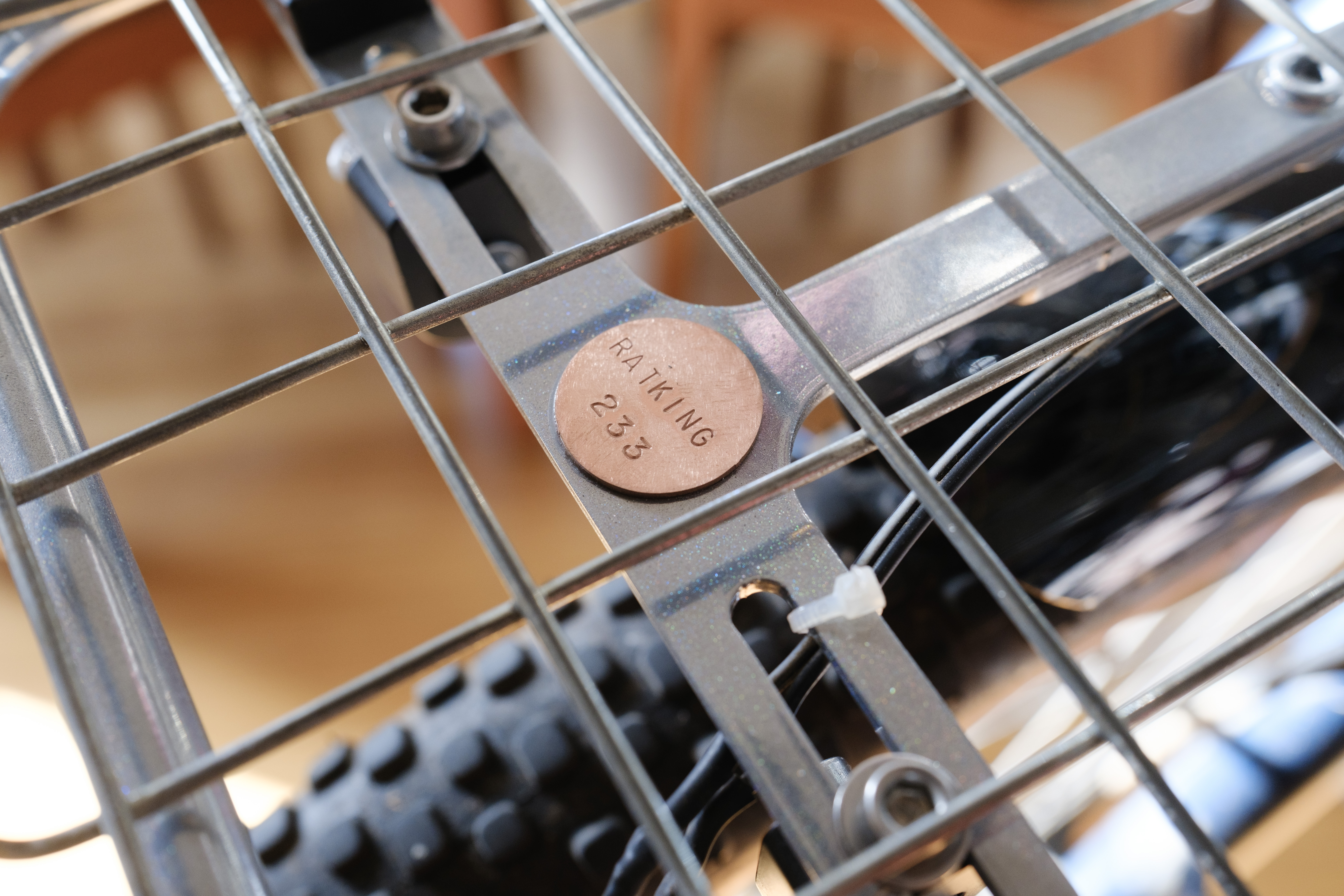 A metal disc stamped 'RATKING 233' on the rack.